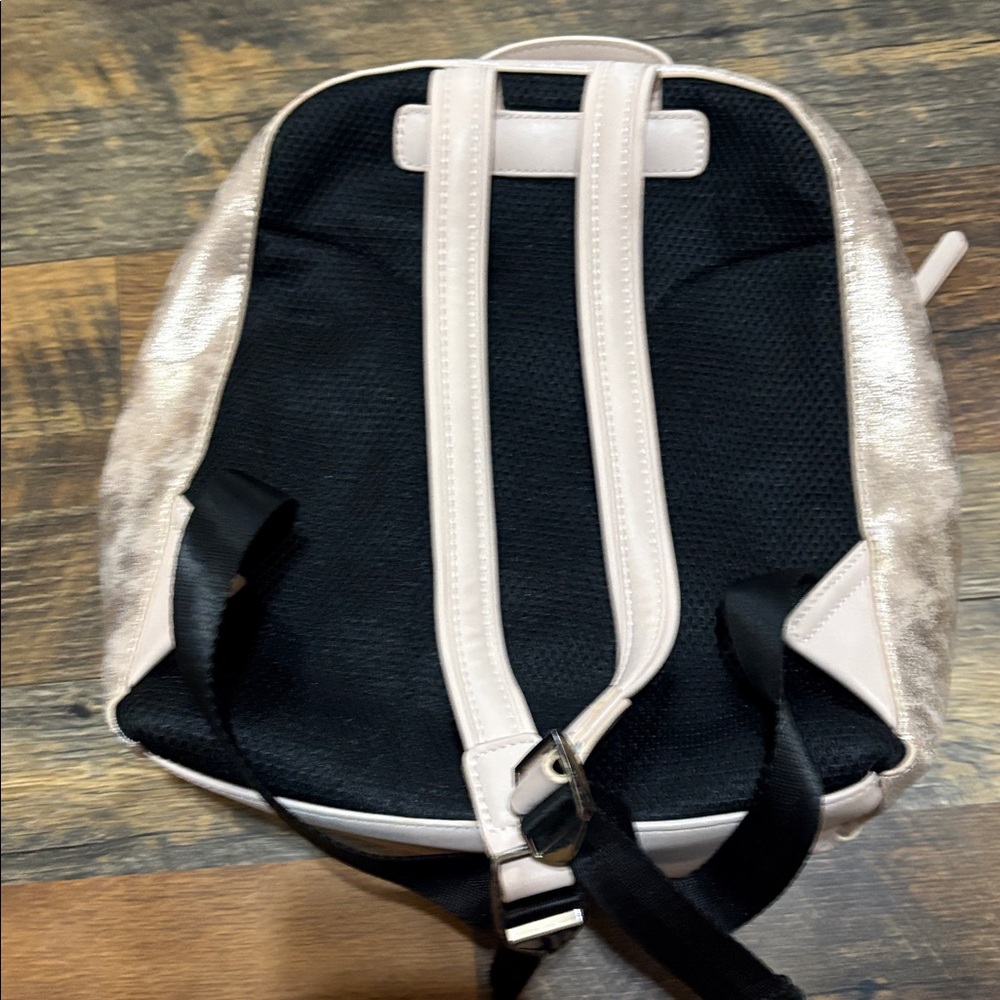 Chelsea28 Metallic Silver Backpack - Picture 3 of 3